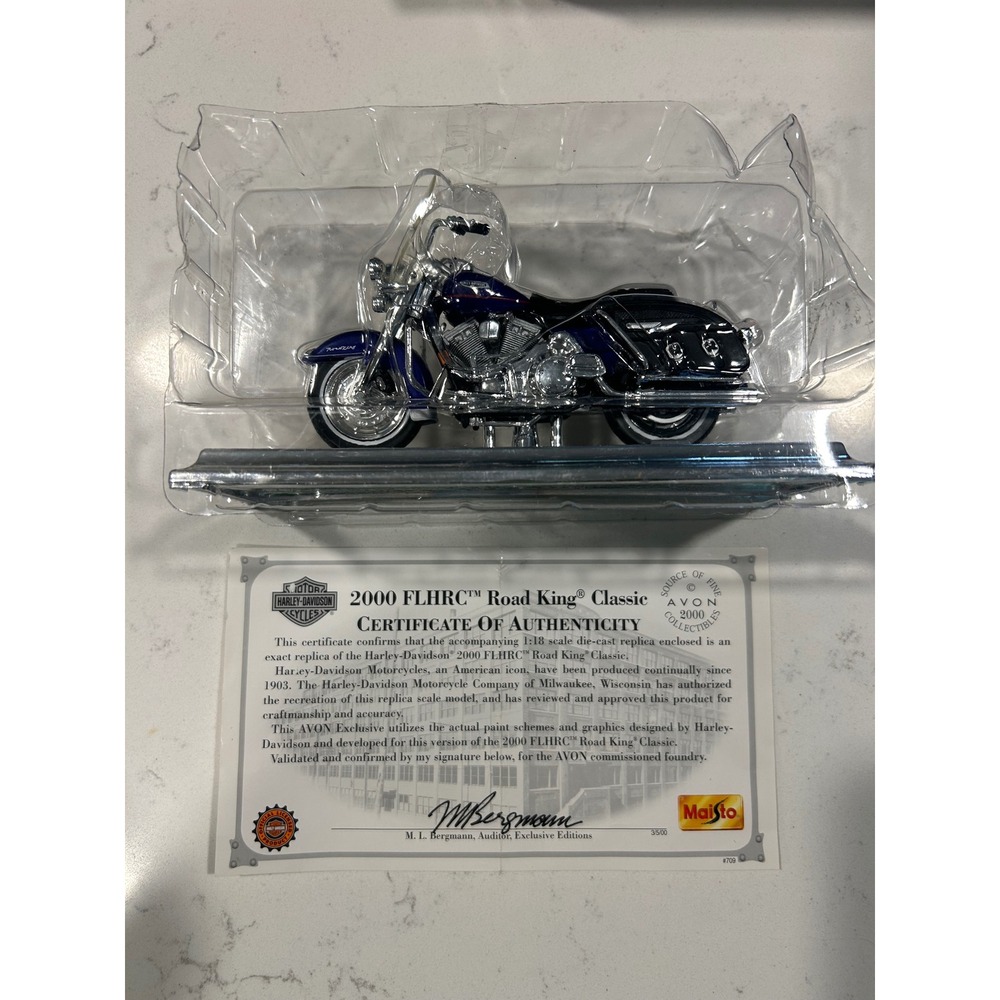 Harley-Davidson 2000 FLHRC Road King Classic 1:18 Die Cast Maisto Avon Exclusive